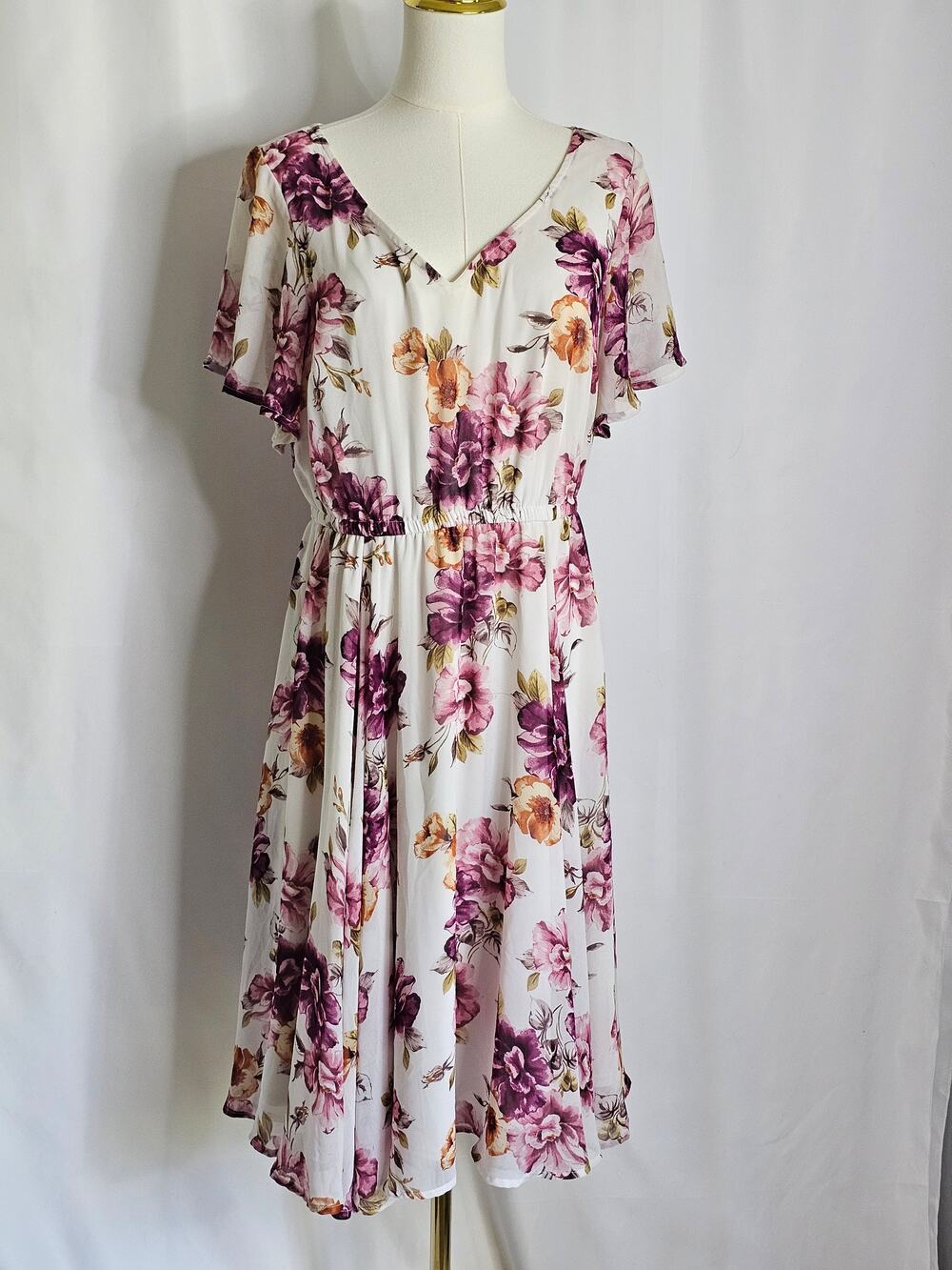 Torrid 0 White Floral Flutter Sleeve Feminine Midi Dress